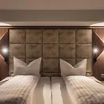 فندق Unterwirt 4*